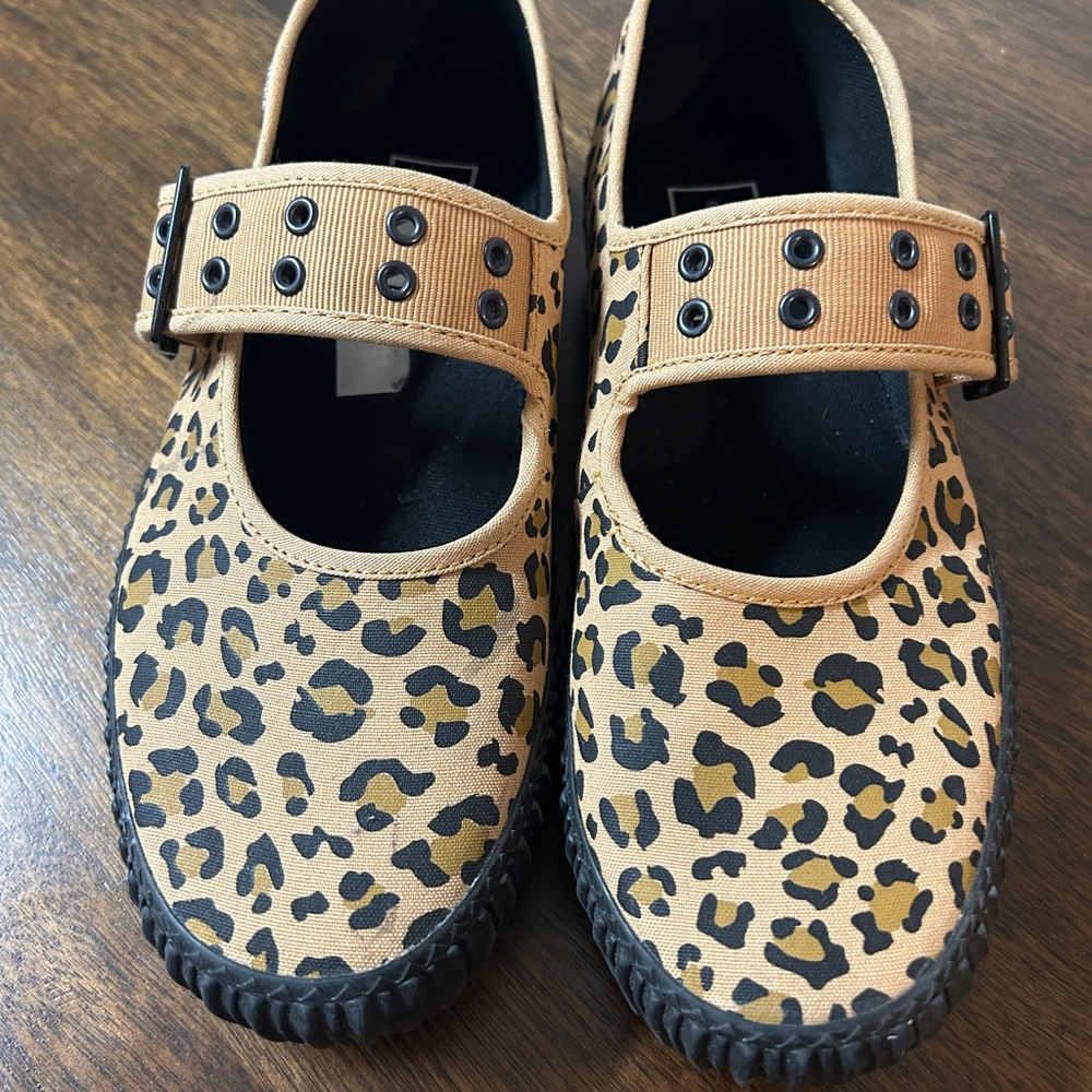Women’s Vans leopard print Mary Jane’s size 9